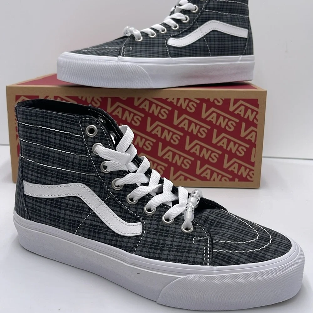 Vans WMNS Sk8-Hi Tapered Uv Beads Black
VN0009QPBM8
Sneakers - Picture 15 of 16